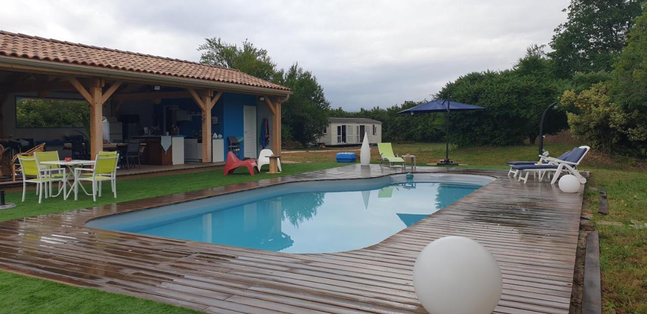 Les chalets Salinéens Salies-du-Salat Extérieur photo